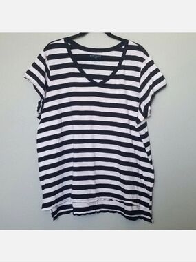 Boutique black and white striped V Neck tee Size 3X